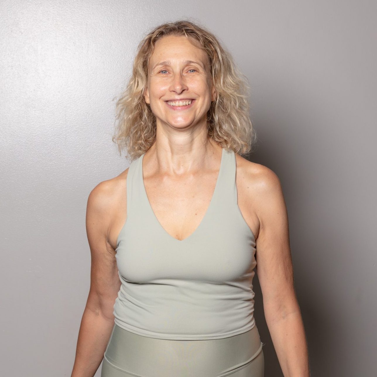 Cristina, instructora y profesora del estudio de yoga en Zaragoza